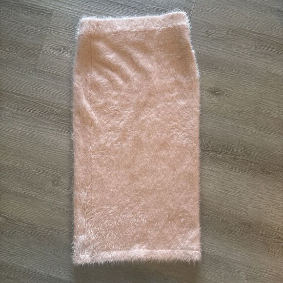 Lulu’s Coveted Curated Collected  Pink Eyelash Fringe Pencil Skirt Size Small - Picture 4 of 4